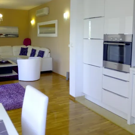 伊莲娜别墅酒店 *