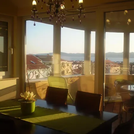 伊莲娜别墅酒店 扎达尔