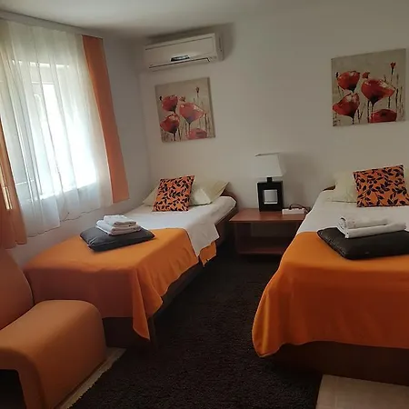 伊莲娜别墅酒店 公寓 扎达尔