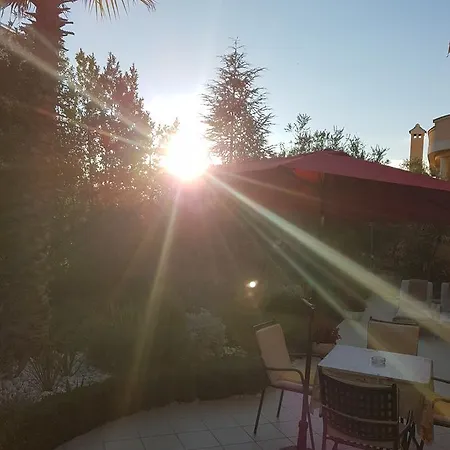 伊莲娜别墅酒店 公寓 扎达尔